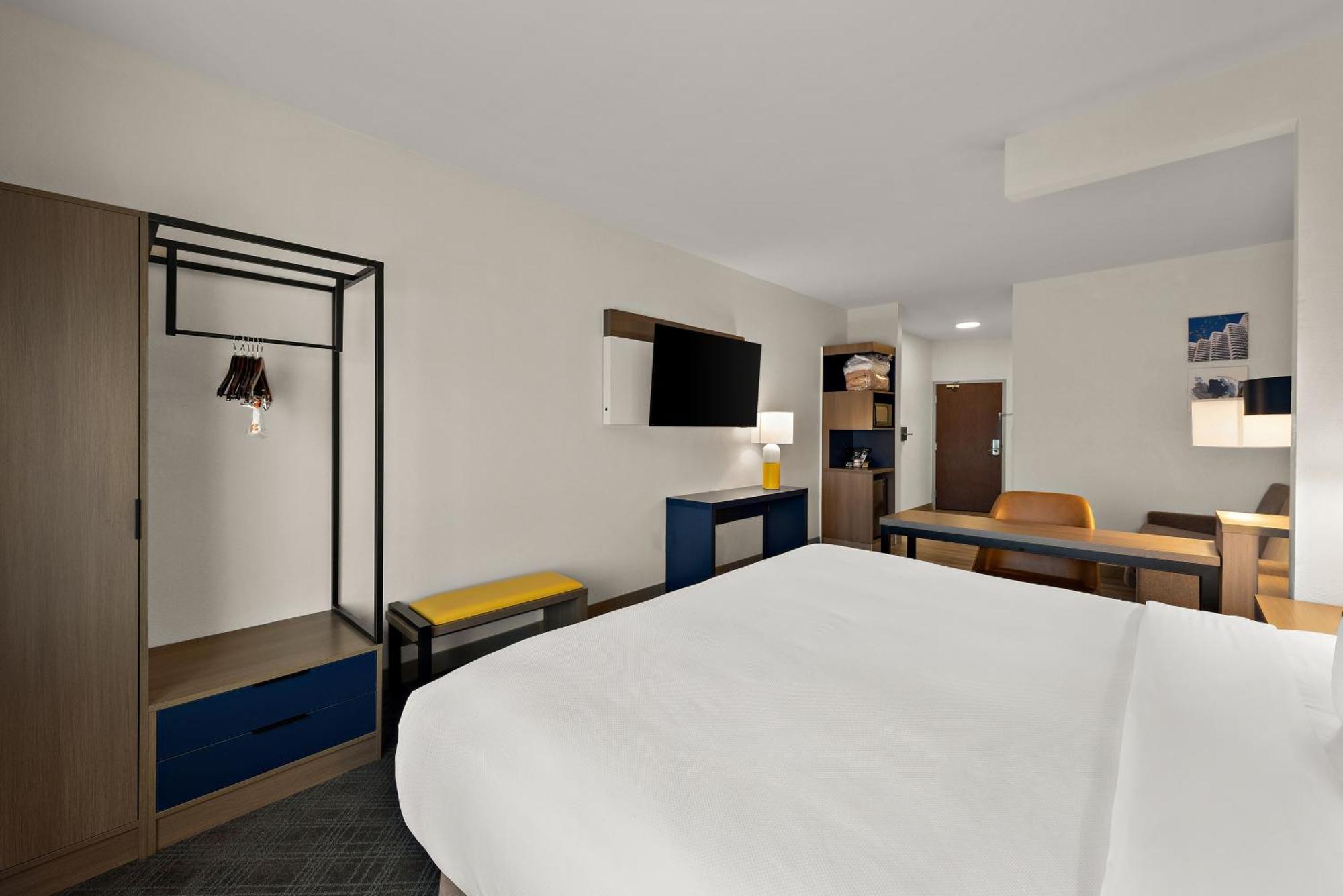Comfort Suites Columbus East Broad Exterior foto